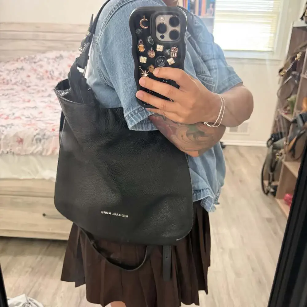 Michael Kors Chandler Large Leather Convertible Shoulder Hobo Bag in Black